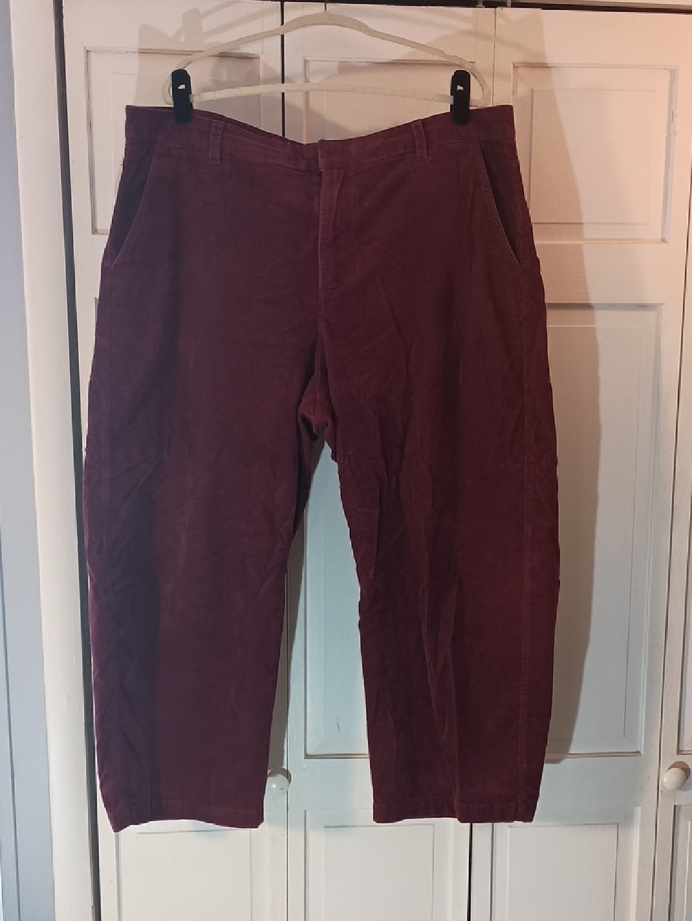 GAP Women's Corduroy Cropped Pants in Burgundy